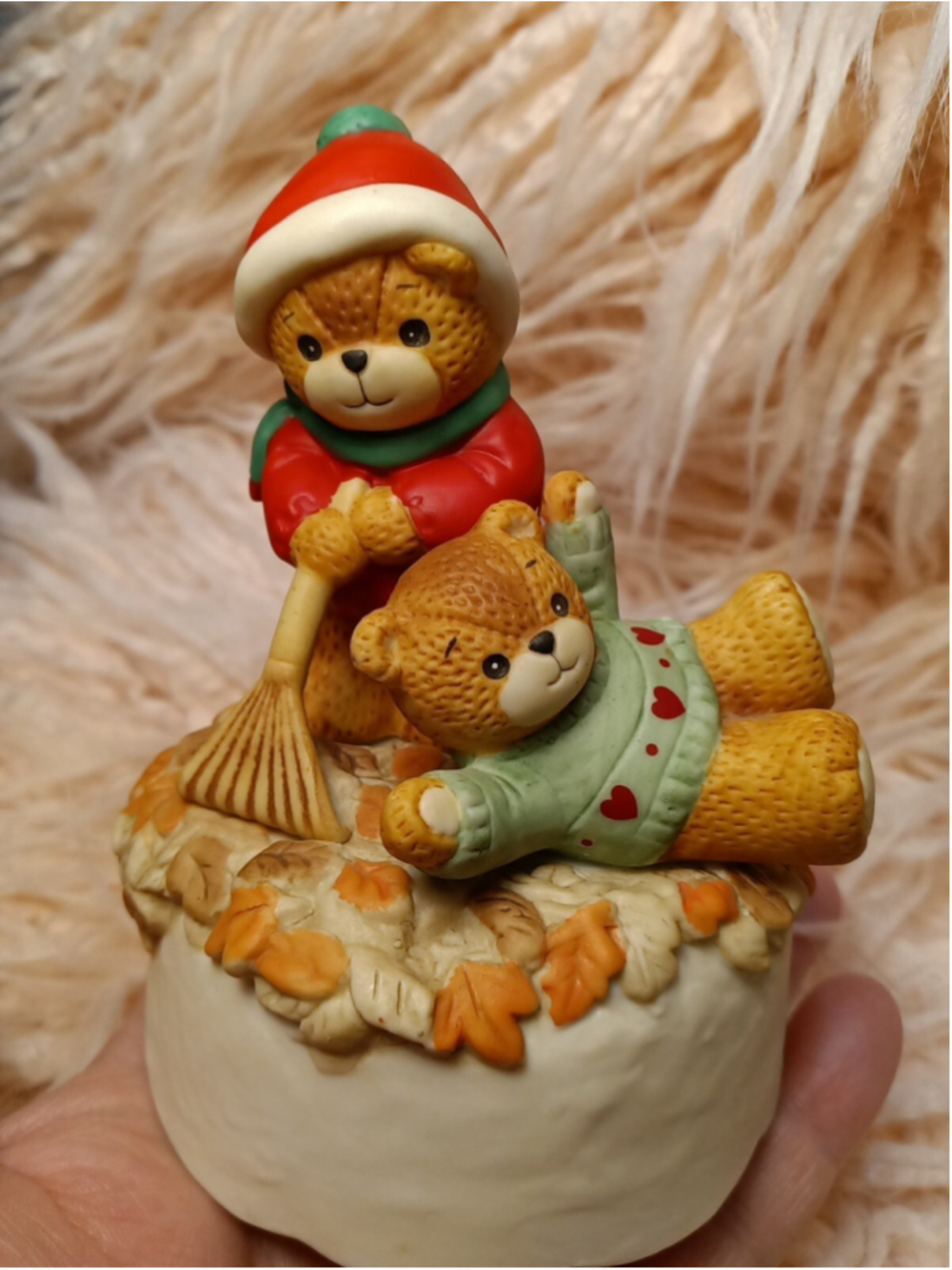 Autumn Leaves Lucy & Me BEAR MUSIC BOX Song “Autumn Leaves” 1986 Does NOT Play